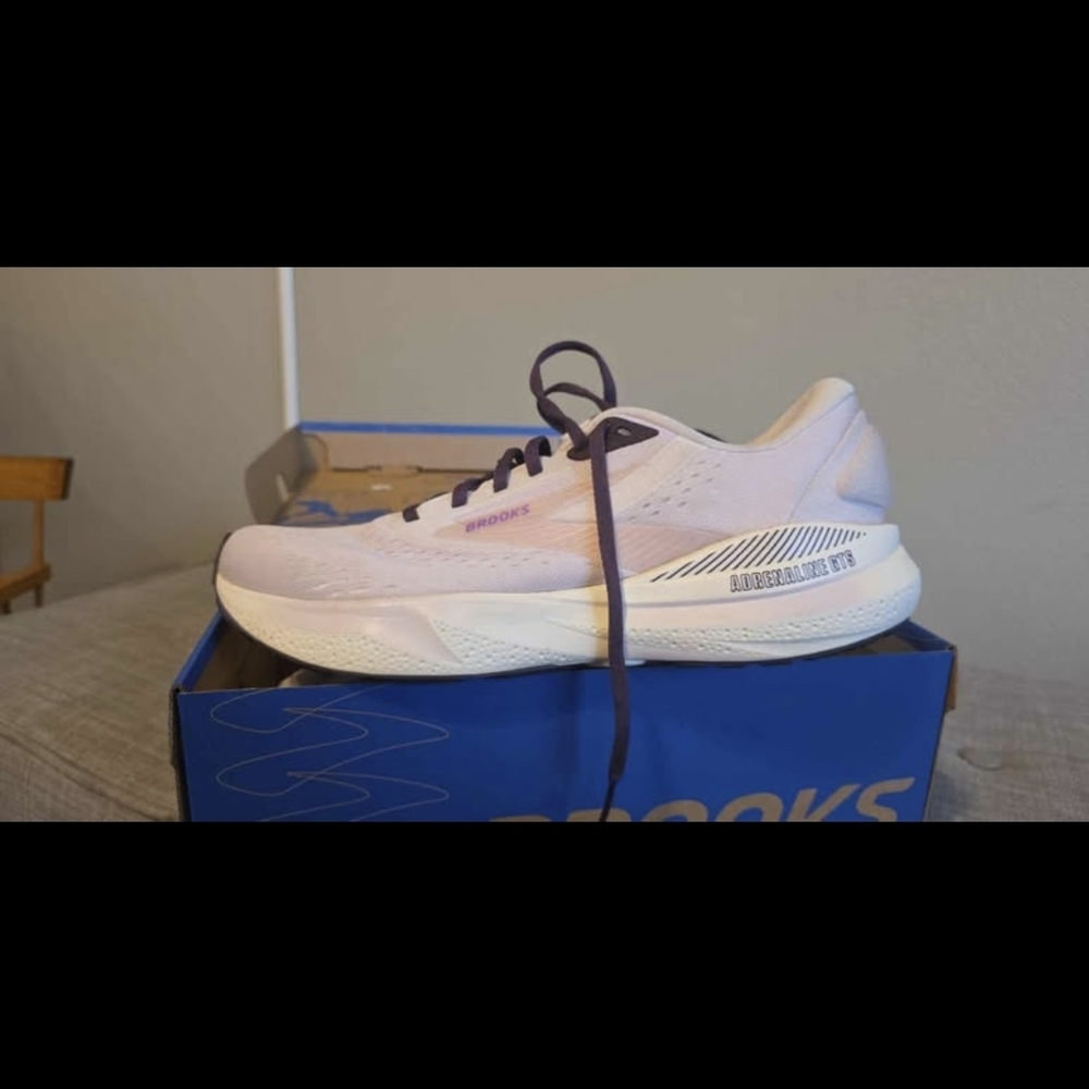 Brooks Women's Athletic Shoes - Light Purple